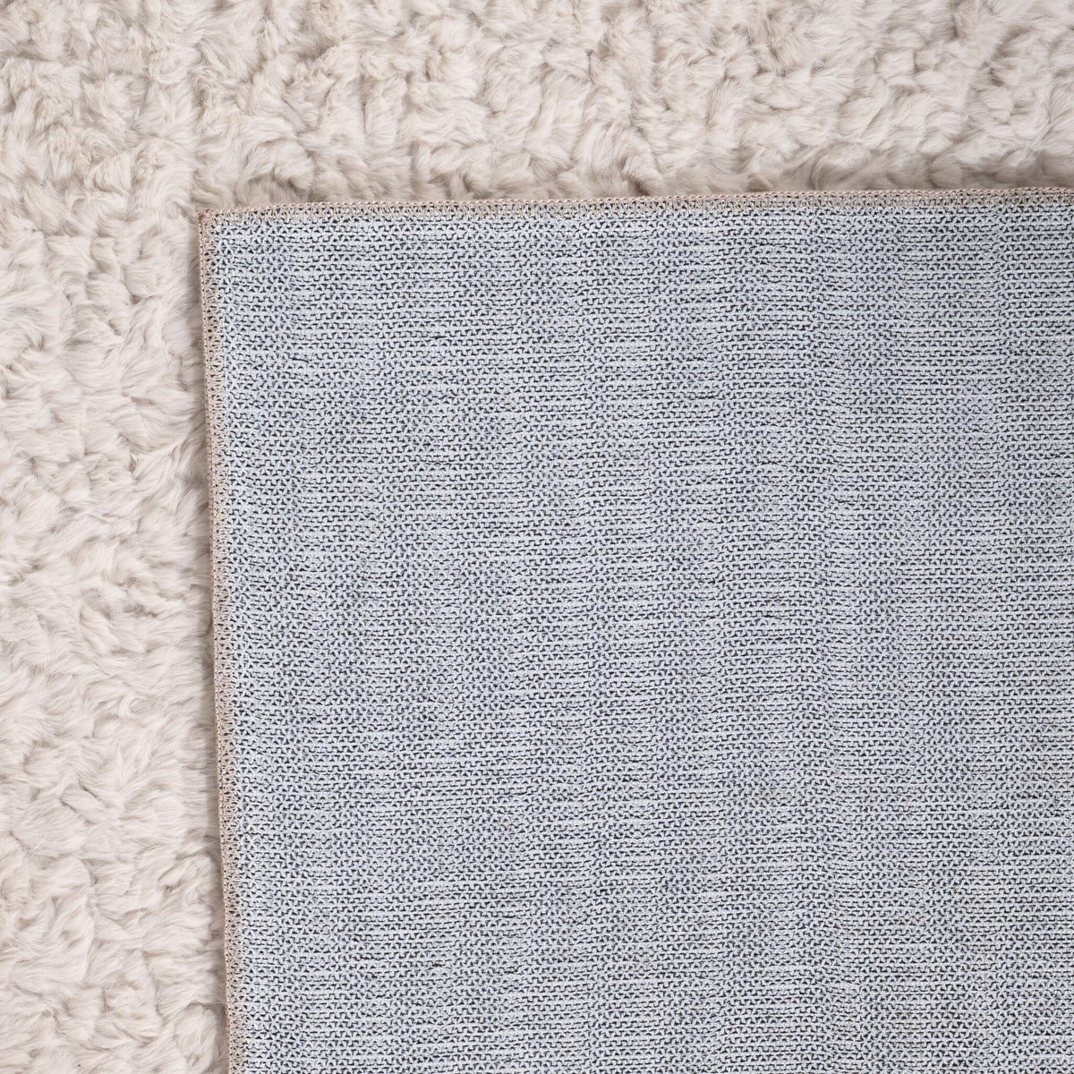 Fluffy Rug – Bobby White