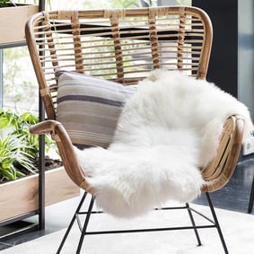 Biała skóra owcza 90 cm – dywanik